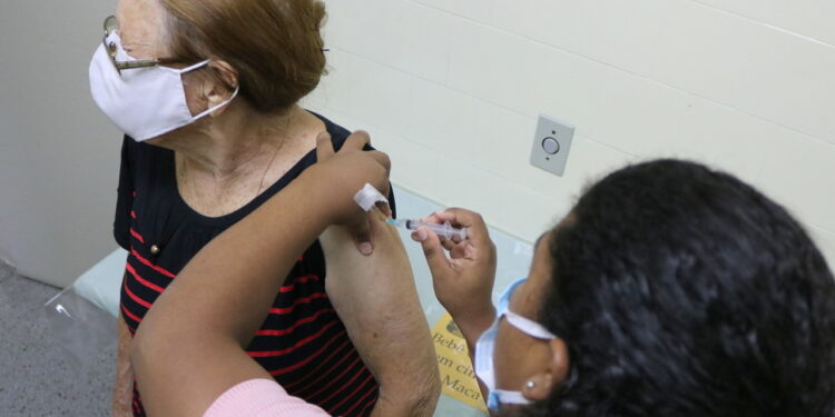 Central de Vacina de Jaraguá do Sul estará aberta no fim de semana para imunização de idosos