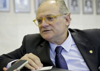 Deputado estadual avalia afastamento do governador