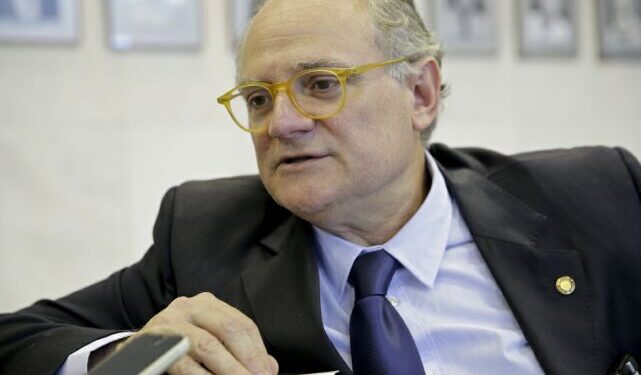 Deputado estadual avalia afastamento do governador
