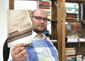 Curso gratuito de roteiro com Carlos Henrique Schroeder