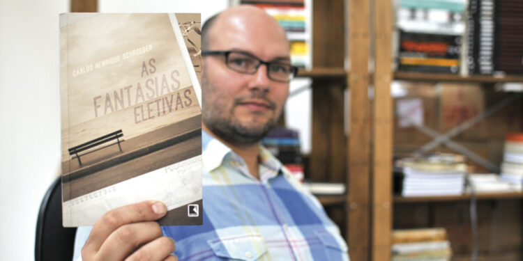 Curso gratuito de roteiro com Carlos Henrique Schroeder