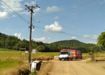 Homem fica ferido após saída de pista em Guaramirim