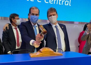 Deputado federal jaraguaense participa de leilão dos aeroportos de Joinville e Navegantes, em São Paulo