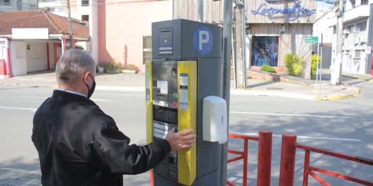 Justiça suspende pagamento de tarifa de pós-utilização no estacionamento rotativo em Jaraguá do Sul