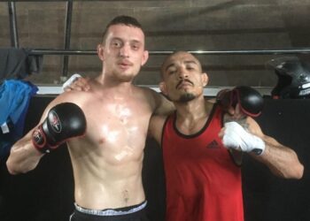 Lutador jaraguaense campeão mundial de Muay Thai mira UFC