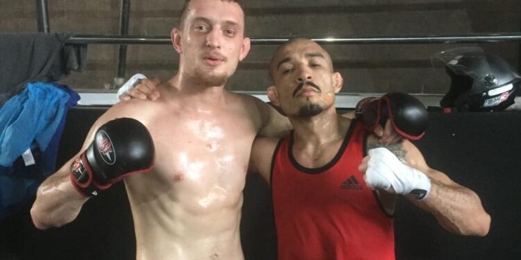 Lutador jaraguaense campeão mundial de Muay Thai mira UFC