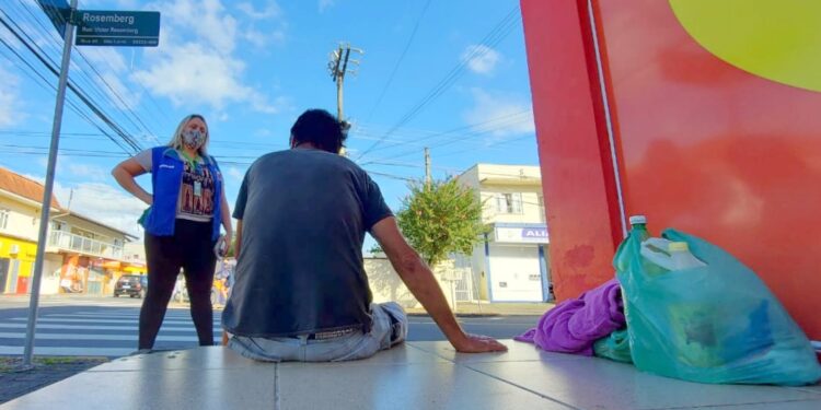 Comerciantes são orientados sobre situações com moradores de rua em Jaraguá do Sul
