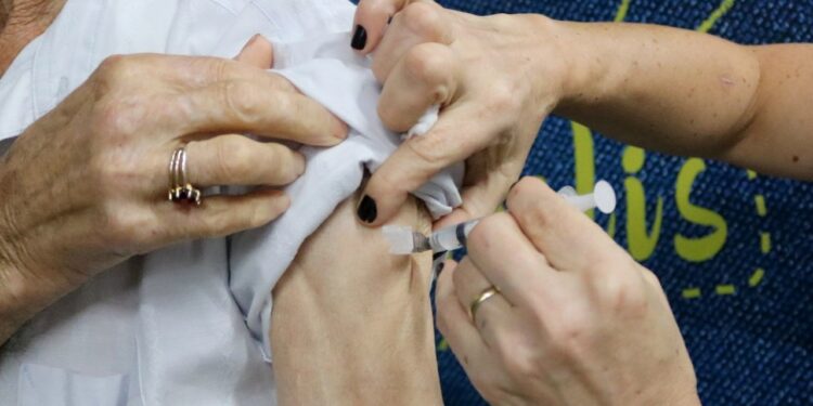 Começo da semana tem movimento intenso para vacinação contra a covid em Jaraguá do Sul