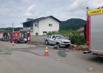 Com sinais de embriaguez, homem é preso após bater contra muro em Guaramirim