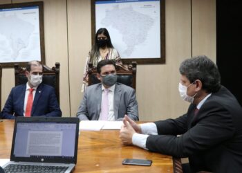 Deputado federal se reúne com Ministro da Infraestrutura após anúncio de cortes