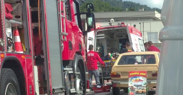Idosa é atropelada no Centro de Jaraguá do Sul