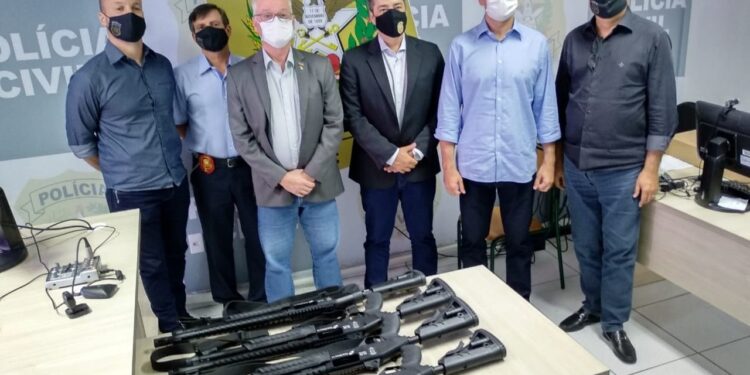 Armas são entregues para Polícia Civil de Jaraguá do Sul e Guaramirim