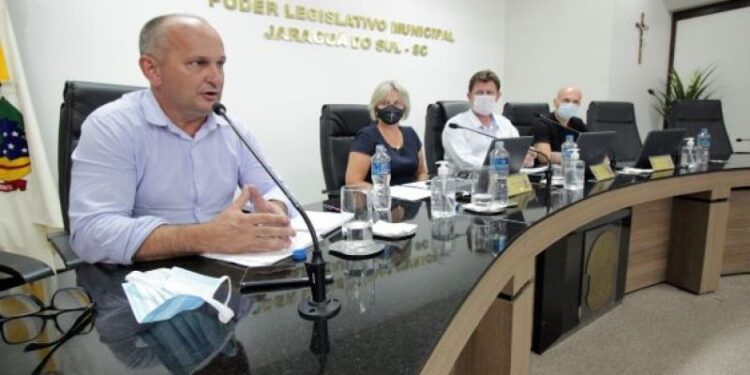 Vereadora de Jaraguá do Sul convoca audiência para debater tratamento contra coronavírus