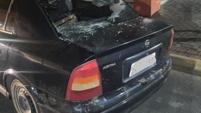 Mulher é presa após utilizar extintor de incêndio para quebrar o carro em Jaraguá do Sul