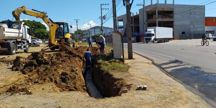 Samae executa drenagem na Manoel Francisco da Costa