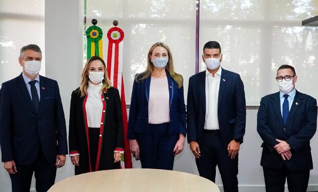 Governadora dá posse a quatro novos secretários