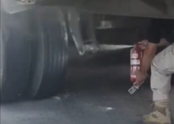 [Vídeo] PRF elimina princípio de incêndio em carreta na BR-280, em Guaramirim