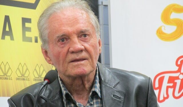 Dono dos supermercados Angeloni vai receber R$ 48 milhões do Palmeiras por contratação de jogador