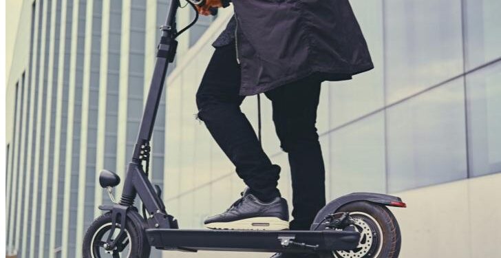 Com uso crescente de patinetes elétricos, Diretoria de Trânsito de Jaraguá do Sul alerta para segurança