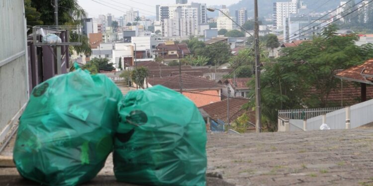 Coleta de resíduos orgânicos e recicláveis será normal nesta quarta-feira (21) em Jaraguá do Sul