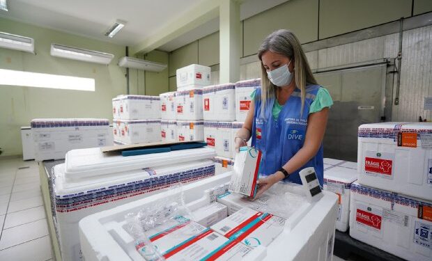 Governo do Estado distribui neste sábado (03) mais doses da vacina contra a Covid-19