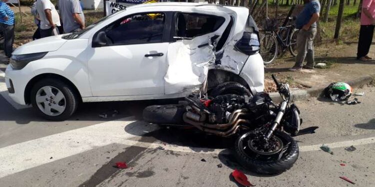 Motociclista fica em estado grave após acidente em Schroeder