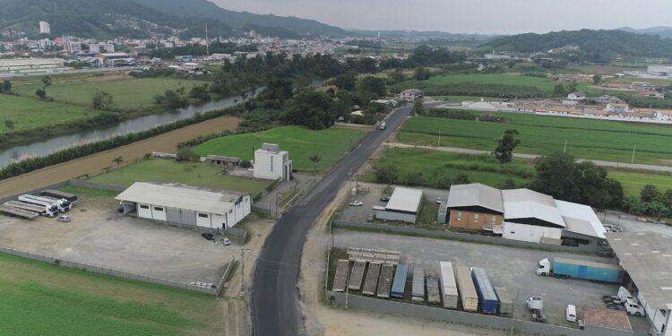 Avenida Izídio Carlos Peixer de Guaramirim está perto da conclusão