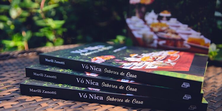Livro de receitas com renda revertida para a AMA ganha segunda edição
