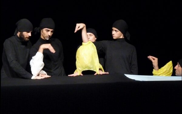 Oficina de formas animadas gratuita para atores e alunos de teatro