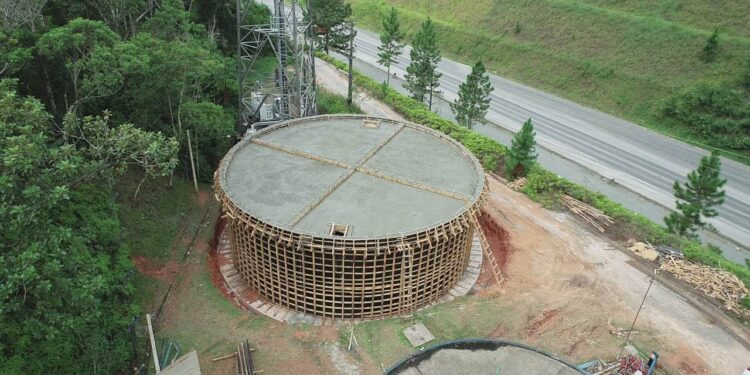 Novo reservatório do bairro Corticeira, em Guaramirim, está em fase final de construção