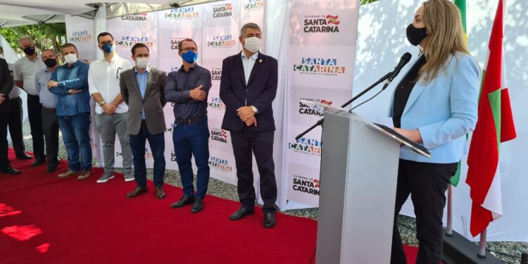 [Vídeo] Em Guaramirim, Governadora autoriza execução das obras de arte na BR-280