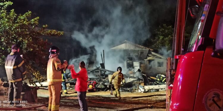 Incêndio destrói casa em Jaraguá do Sul