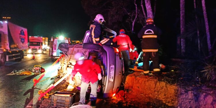 Capotamento é registrado na BR-280, em Guaramirim