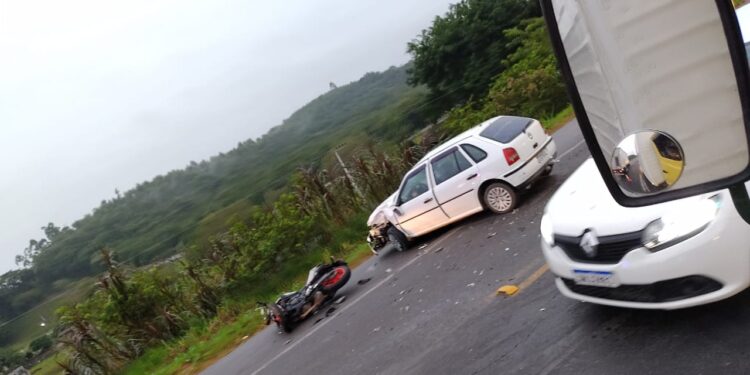 Motociclista fica ferido após acidente envolvendo carro em Guaramirim