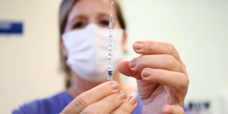 Joinville inicia vacinação de pessoas com comorbidades contra o coronavírus