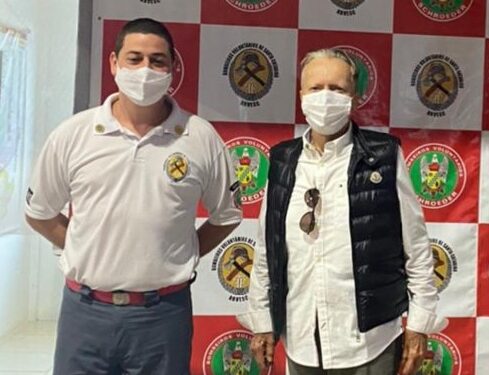 Empresário Wandér Weege, da Malwee, visita Bombeiros Voluntários de Schroeder