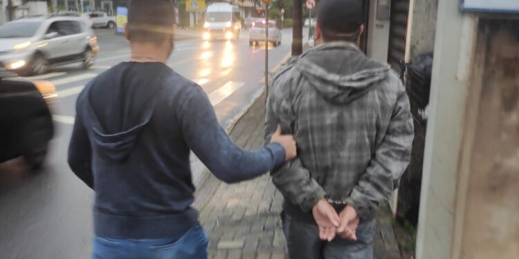 Homem com mais de 100 B.O.s é preso em Jaraguá do Sul