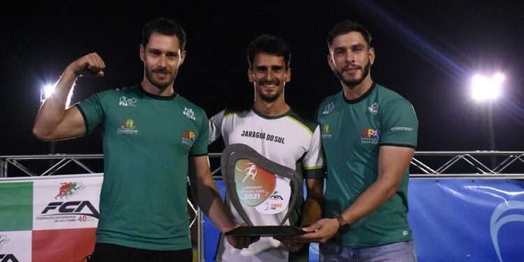 Atletismo de Jaraguá conquista títulos e medalhas no Estadual