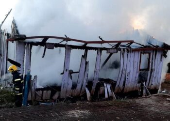 Pai, mãe e dois filhos morrem carbonizados em Santa Catarina