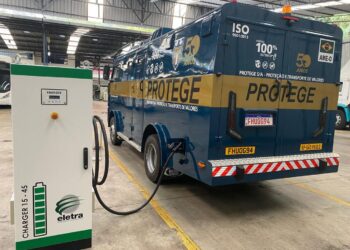 Primeiro carro-forte elétrico do mundo tem motor WEG