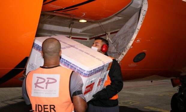 Santa Catarina recebe novo lote com 228 mil doses da vacina AstraZeneca contra Covid-19