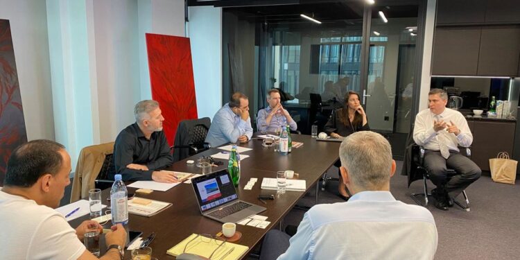 Presidente da Fecam vai à Rússia para negociar compra de vacinas contra coronavírus