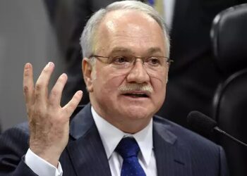 Deputados e senadores poderão manter foro privilegiado mesmo ao trocar de mandato