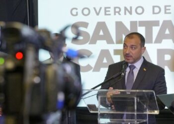 Carlos Moisés recompõe equipe do Governo do Estado