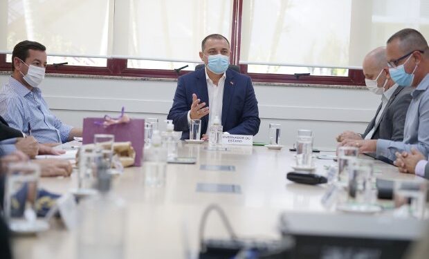 Carlos Moisés reúne secretários e determina ações para acelerar entregas do Governo do Estado