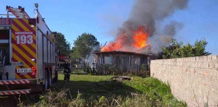 Homem mata vizinho por causa de oração em SC