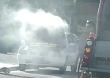 Vídeo: Incêndio em veículo mobiliza bombeiros em Jaraguá do Sul