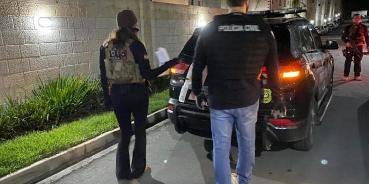 Operação prende quadrilha por suspeita de roubo e tráfico de armas em Joinville
