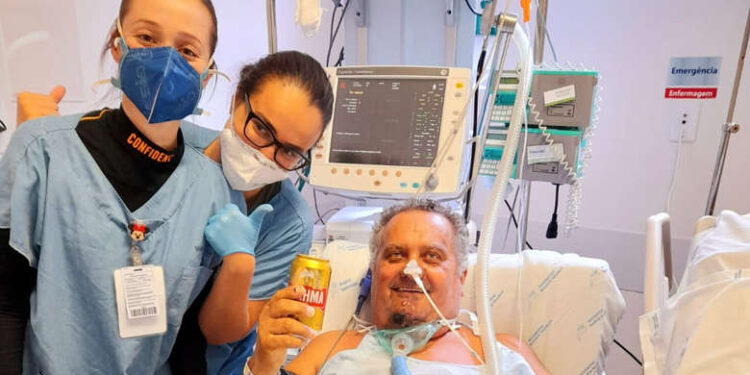 Após recuperação da Covid-19, paciente tem desejo atendido e é presenteado com cerveja em SC