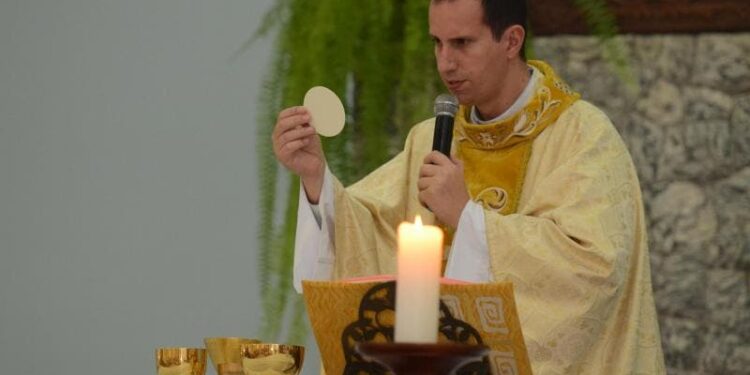 Padre morre após cair de ribanceira em Santa Catarina